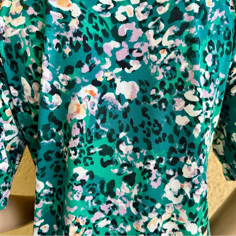 Notations design green print top with silver rivet accent - Picture 7 of 9